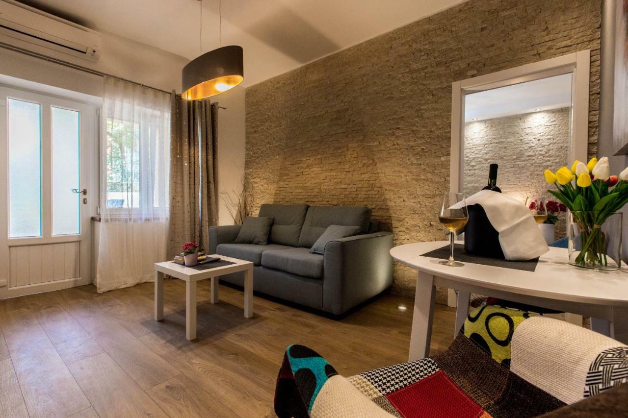 Exclusive City Center Apartment With Garden Rovinj Exterior photo